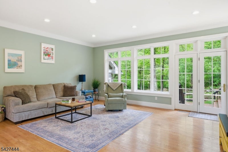 Boonton Twp., New Jersey, 07005, United States, 4 Bedrooms Bedrooms, ,3 BathroomsBathrooms,Residential,Active,2052013