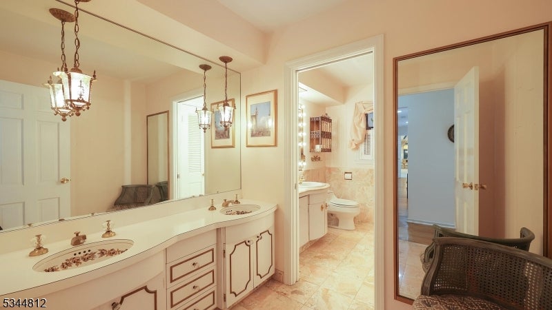 Watchung Boro, New Jersey, 07069, United States, 5 Bedrooms Bedrooms, ,4 BathroomsBathrooms,Residential,Active,1952610