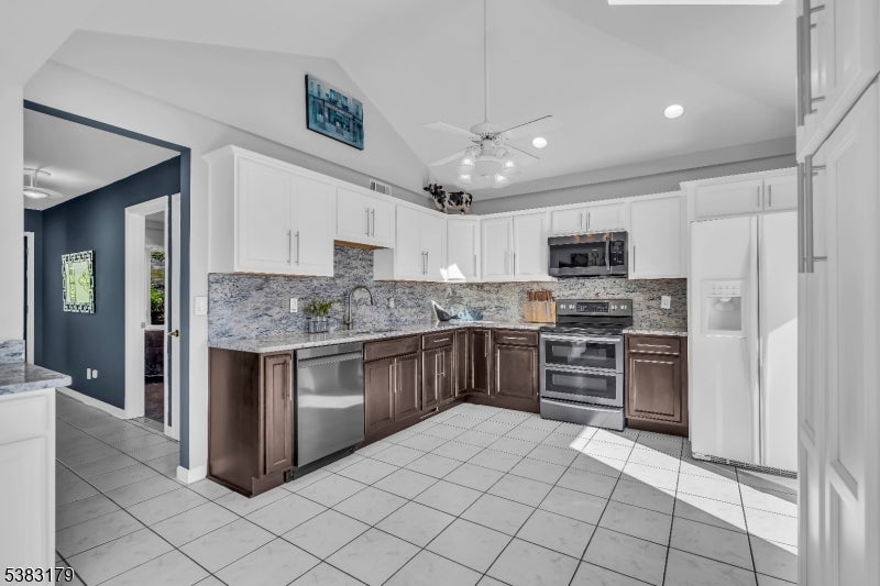 Hopatcong Boro, New Jersey, 07843, United States, 3 Bedrooms Bedrooms, ,2 BathroomsBathrooms,Residential,Active,1946536