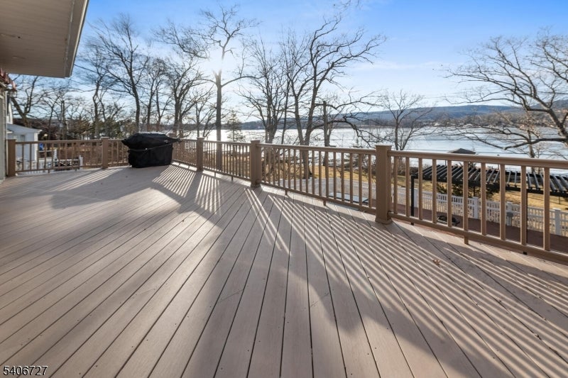 West Milford Twp., New Jersey, 07421, United States, 4 Bedrooms Bedrooms, ,4 BathroomsBathrooms,Residential,Active,2012909