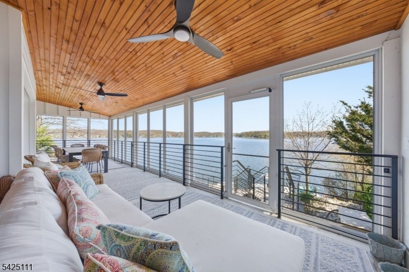 Hopatcong Boro, New Jersey, 07843, United States, 3 Bedrooms Bedrooms, ,4 BathroomsBathrooms,Residential,Active,2043433