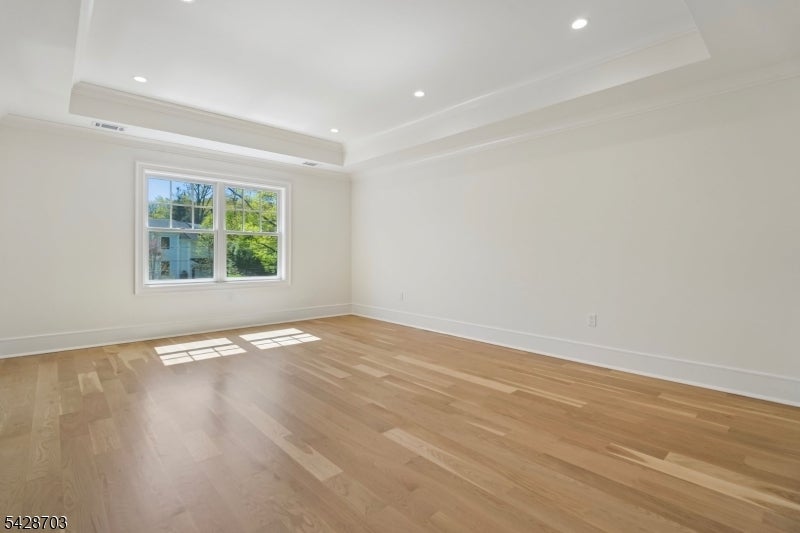 Millburn Twp., New Jersey, 07078, United States, 7 Bedrooms Bedrooms, ,8 BathroomsBathrooms,Residential,Pending,2052003