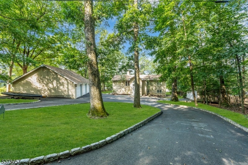 Jefferson Twp., New Jersey, 07849, United States, 5 Bedrooms Bedrooms, ,2 BathroomsBathrooms,Residential,Active,1905354