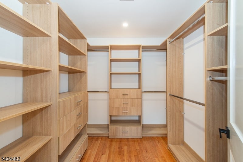 West Caldwell Twp., New Jersey, 07006, United States, 4 Bedrooms Bedrooms, ,5 BathroomsBathrooms,Residential,Active,2009168