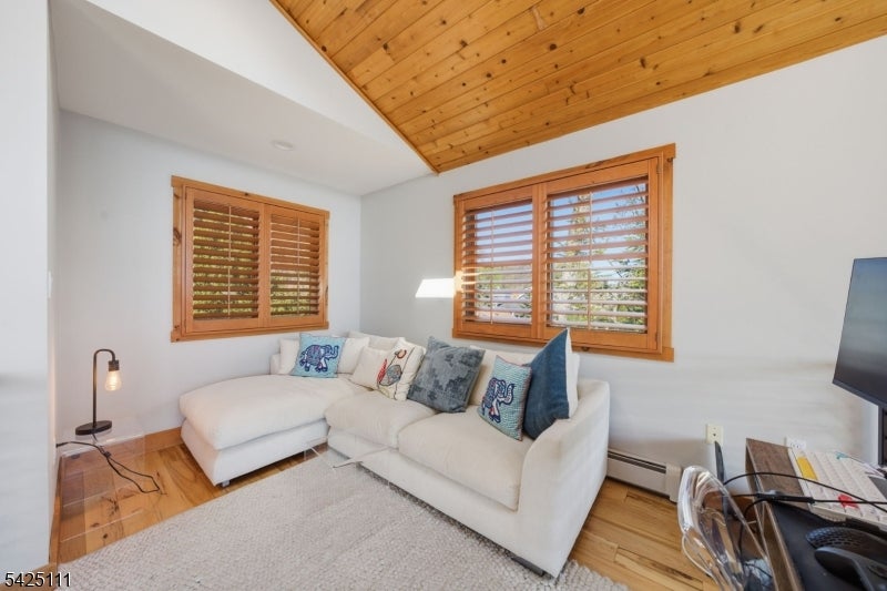 Hopatcong Boro, New Jersey, 07843, United States, 3 Bedrooms Bedrooms, ,4 BathroomsBathrooms,Residential,Active,2043433
