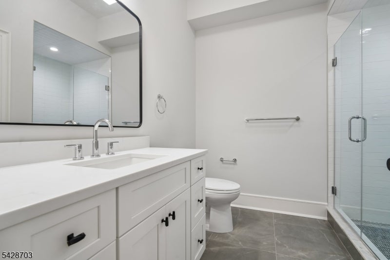 Millburn Twp., New Jersey, 07078, United States, 7 Bedrooms Bedrooms, ,8 BathroomsBathrooms,Residential,Pending,2052003