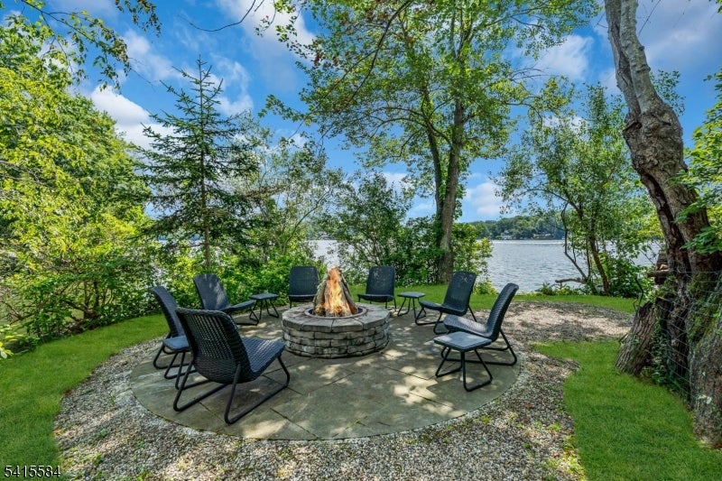 Hopatcong Boro, New Jersey, 07821, United States, 3 Bedrooms Bedrooms, ,3 BathroomsBathrooms,Residential,Active,2043427
