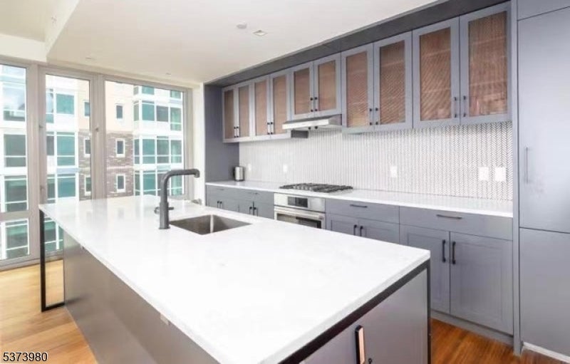 Jersey City, New Jersey, 07310, United States, 2 Bedrooms Bedrooms, ,3 BathroomsBathrooms,Residential,Active,1945487