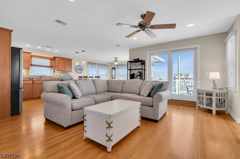 Ship Bottom Boro, New Jersey, 08008, United States, 5 Bedrooms Bedrooms, ,4 BathroomsBathrooms,Residential,Active,1996256