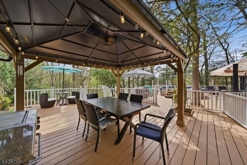 Hopatcong Boro, New Jersey, 07843, United States, 3 Bedrooms Bedrooms, ,2 BathroomsBathrooms,Residential,Active,2043452