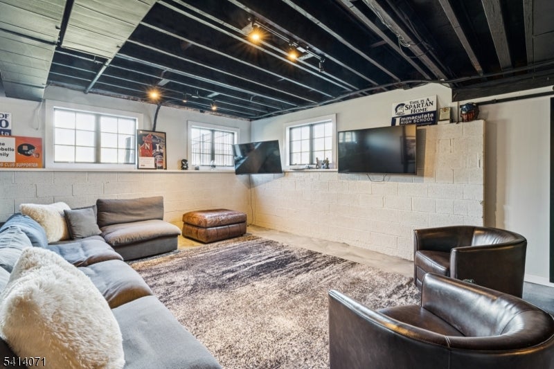 Branchburg Twp., New Jersey, 08876, United States, 5 Bedrooms Bedrooms, ,5 BathroomsBathrooms,Residential,Active,2028531