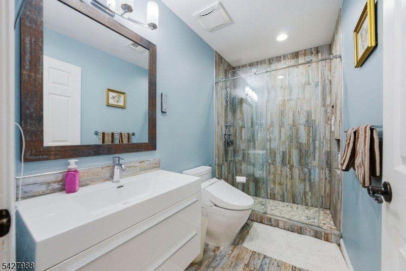 Monroe Twp., New Jersey, 08831, United States, 5 Bedrooms Bedrooms, ,4 BathroomsBathrooms,Residential,Active,2041399