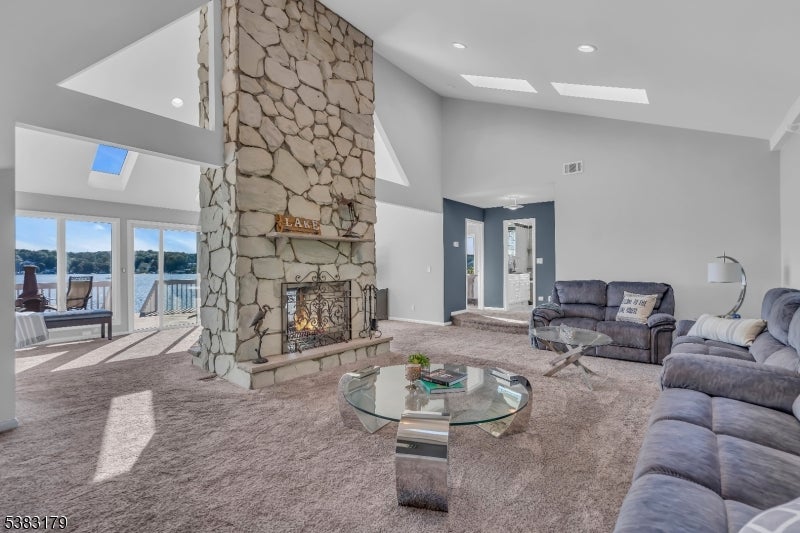 Hopatcong Boro, New Jersey, 07843, United States, 3 Bedrooms Bedrooms, ,2 BathroomsBathrooms,Residential,Active,1946536