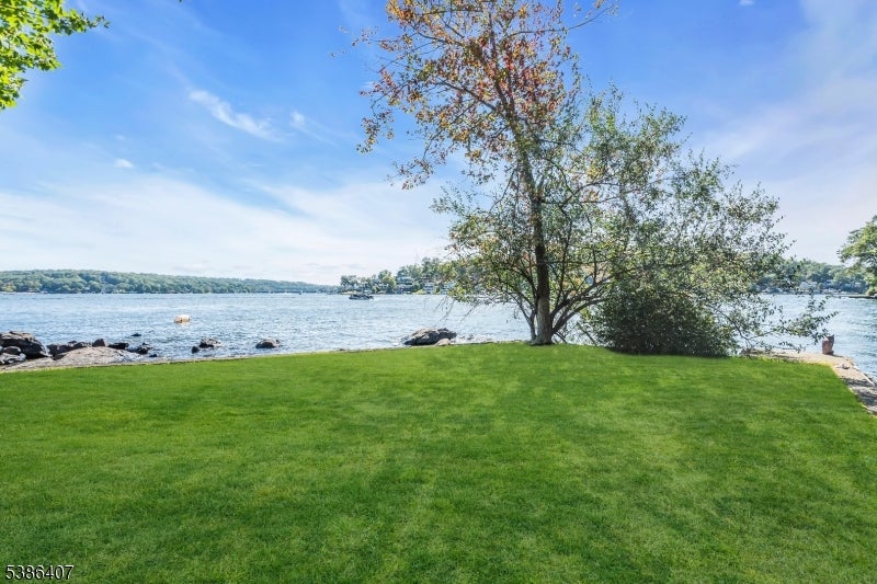 Hopatcong Boro, New Jersey, 07843, United States, 3 Bedrooms Bedrooms, ,2 BathroomsBathrooms,Residential,Active,1952050