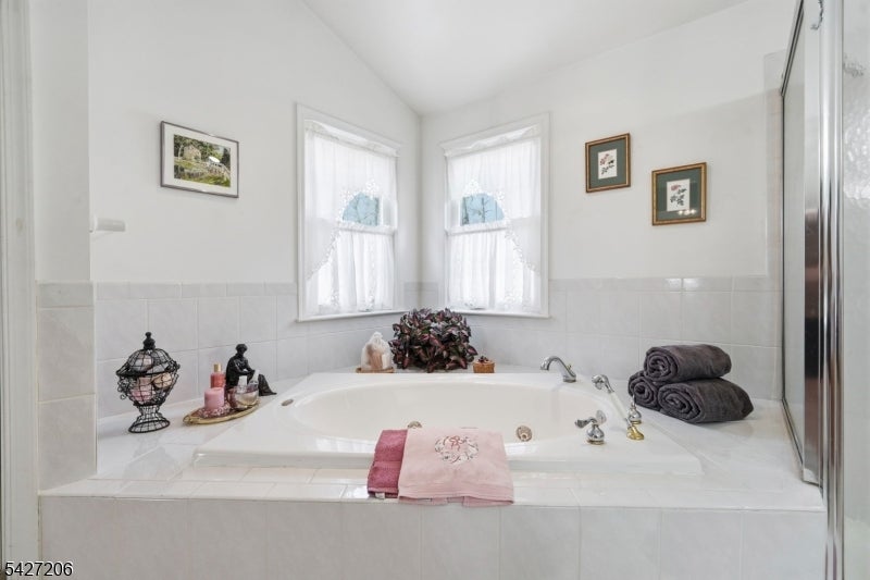 Franklin Twp., New Jersey, 08540, United States, 4 Bedrooms Bedrooms, ,4 BathroomsBathrooms,Residential,Active,2042172