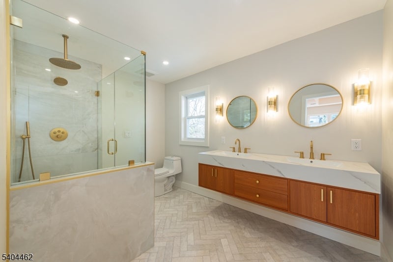 West Caldwell Twp., New Jersey, 07006, United States, 4 Bedrooms Bedrooms, ,5 BathroomsBathrooms,Residential,Active,2009168