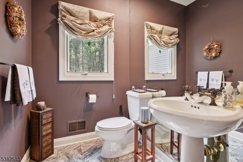 Warren Twp., New Jersey, 07059, United States, 5 Bedrooms Bedrooms, ,4 BathroomsBathrooms,Residential,Active,1945488