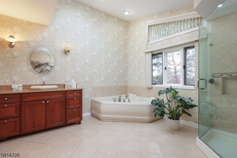 Denville Twp., New Jersey, 07834, United States, 6 Bedrooms Bedrooms, ,5 BathroomsBathrooms,Residential,Active,2026325