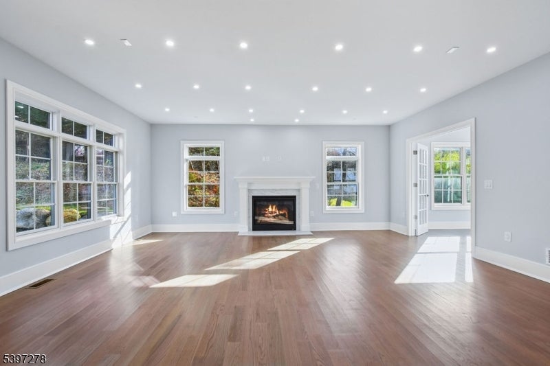 Livingston Twp., New Jersey, 07039, United States, 6 Bedrooms Bedrooms, ,6 BathroomsBathrooms,Residential,Active,2045758