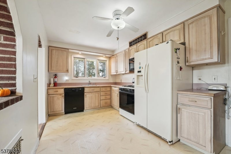 Chatham Twp., New Jersey, 07935, United States, 3 Bedrooms Bedrooms, ,1 BathroomBathrooms,Residential,Active,1894566