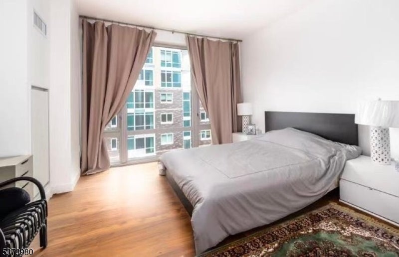 Jersey City, New Jersey, 07310, United States, 2 Bedrooms Bedrooms, ,3 BathroomsBathrooms,Residential,Active,1945487