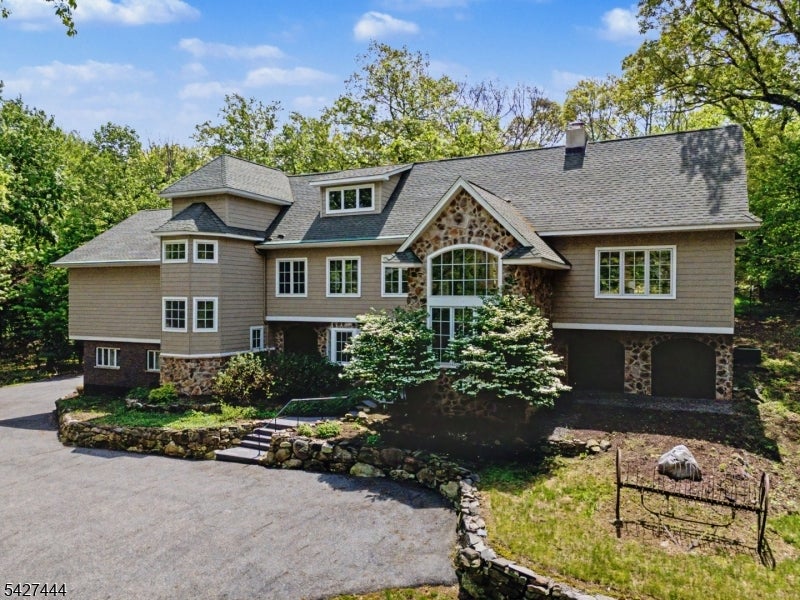 Boonton Twp., New Jersey, 07005, United States, 4 Bedrooms Bedrooms, ,3 BathroomsBathrooms,Residential,Active,2052013