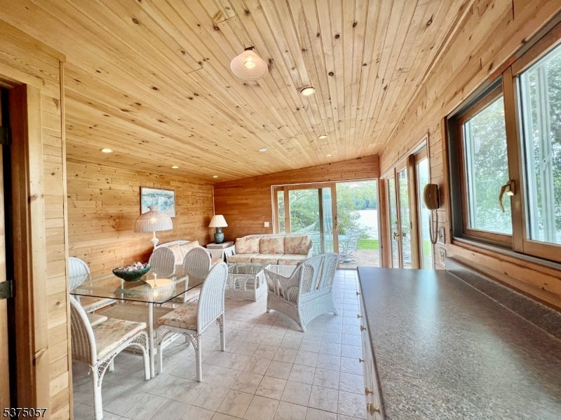 Jefferson Twp., New Jersey, 07849, United States, 5 Bedrooms Bedrooms, ,2 BathroomsBathrooms,Residential,Active,1905354
