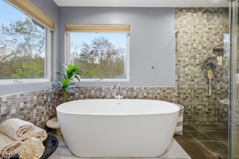 Monroe Twp., New Jersey, 08831, United States, 5 Bedrooms Bedrooms, ,4 BathroomsBathrooms,Residential,Active,2041399