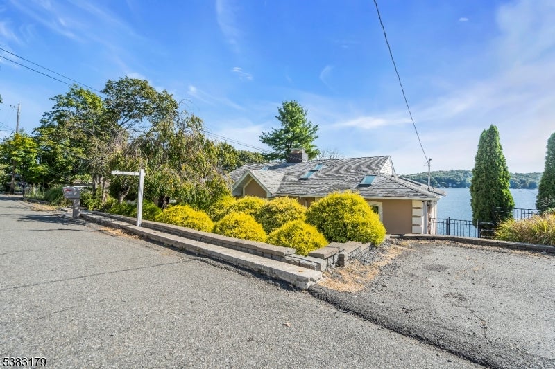 Hopatcong Boro, New Jersey, 07843, United States, 3 Bedrooms Bedrooms, ,2 BathroomsBathrooms,Residential,Active,1946536