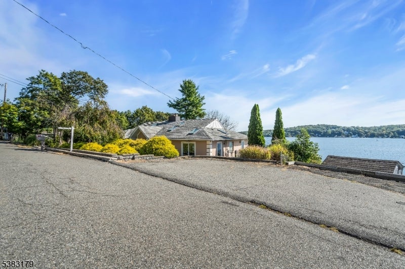 Hopatcong Boro, New Jersey, 07843, United States, 3 Bedrooms Bedrooms, ,2 BathroomsBathrooms,Residential,Active,1946536