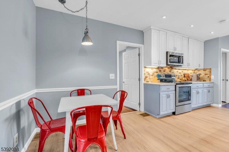 Jefferson Twp., New Jersey, 07849, United States, 4 Bedrooms Bedrooms, ,3 BathroomsBathrooms,Residential,Active,1969683