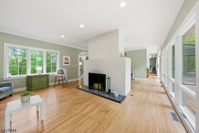 Boonton Twp., New Jersey, 07005, United States, 4 Bedrooms Bedrooms, ,3 BathroomsBathrooms,Residential,Active,2052013