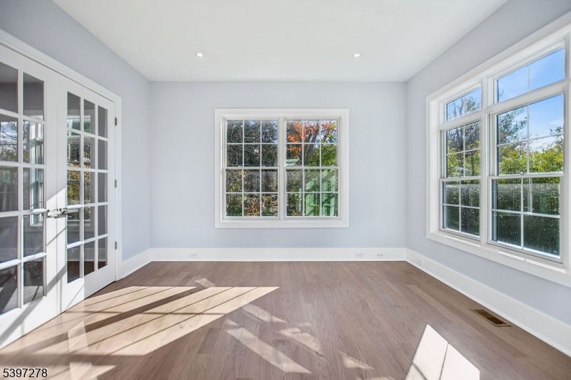 Livingston Twp., New Jersey, 07039, United States, 6 Bedrooms Bedrooms, ,6 BathroomsBathrooms,Residential,Active,1993679