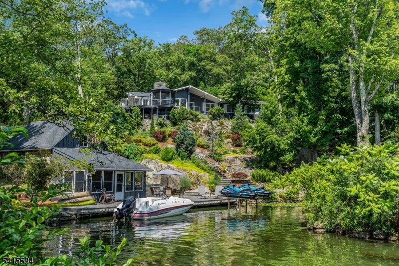Hopatcong Boro, New Jersey, 07821, United States, 3 Bedrooms Bedrooms, ,3 BathroomsBathrooms,Residential,Active,2043427