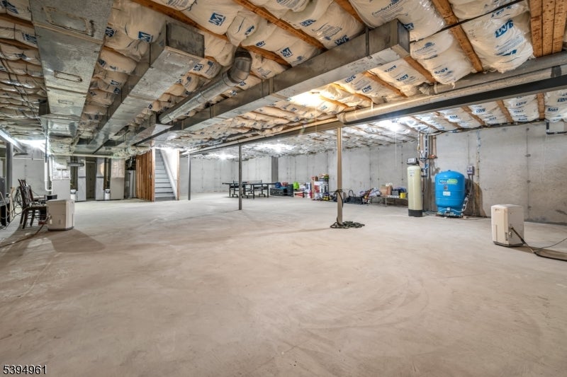 Mount Olive Twp., New Jersey, 07836, United States, 4 Bedrooms Bedrooms, ,4 BathroomsBathrooms,Residential,Active,1989757