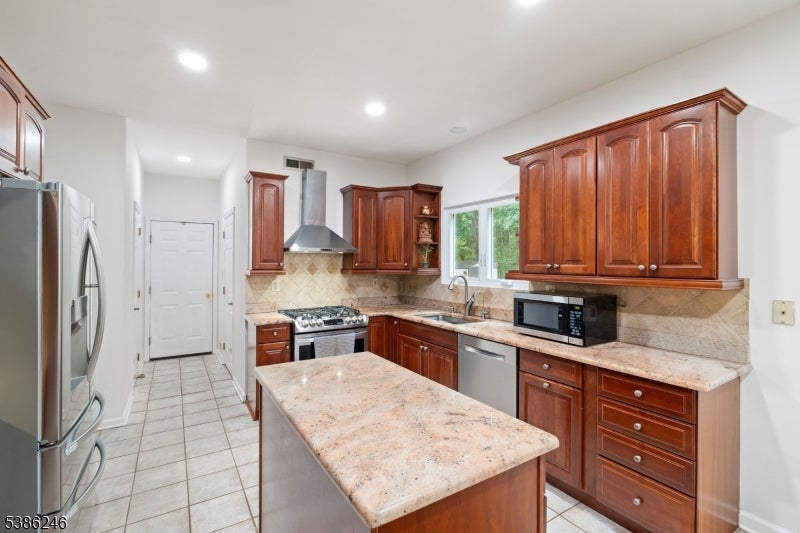 Franklin Twp., New Jersey, 08540, United States, 4 Bedrooms Bedrooms, ,3 BathroomsBathrooms,Residential,Active,1953016