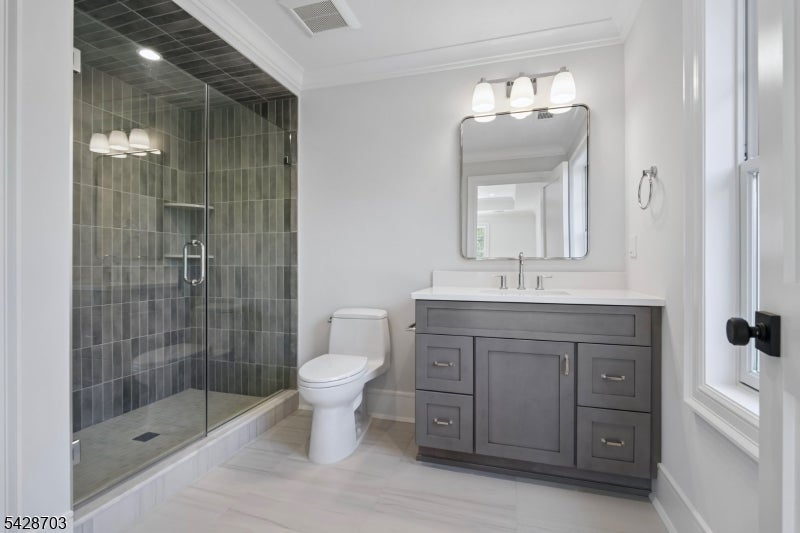 Millburn Twp., New Jersey, 07078, United States, 7 Bedrooms Bedrooms, ,8 BathroomsBathrooms,Residential,Pending,2052003