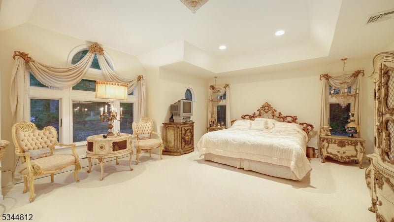 Watchung Boro, New Jersey, 07069, United States, 5 Bedrooms Bedrooms, ,4 BathroomsBathrooms,Residential,Active,1952610