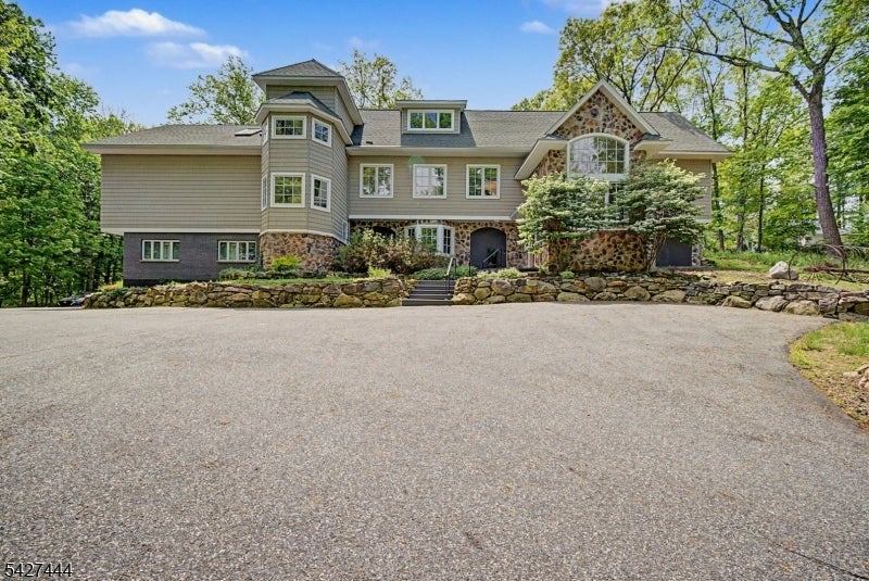Boonton Twp., New Jersey, 07005, United States, 4 Bedrooms Bedrooms, ,3 BathroomsBathrooms,Residential,Active,2052013