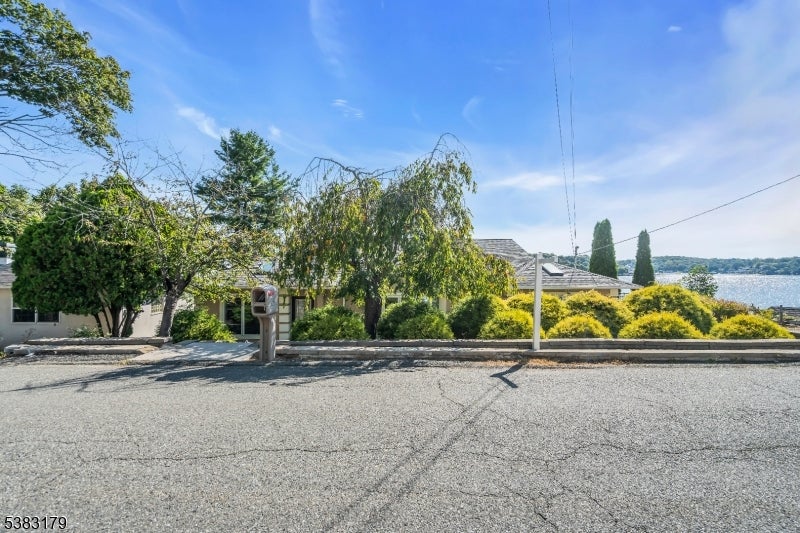 Hopatcong Boro, New Jersey, 07843, United States, 3 Bedrooms Bedrooms, ,2 BathroomsBathrooms,Residential,Active,1946536