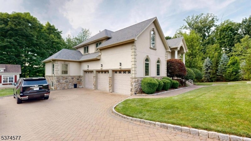 West Orange Twp., New Jersey, 07052, United States, 5 Bedrooms Bedrooms, ,5 BathroomsBathrooms,Residential,Active,1903195