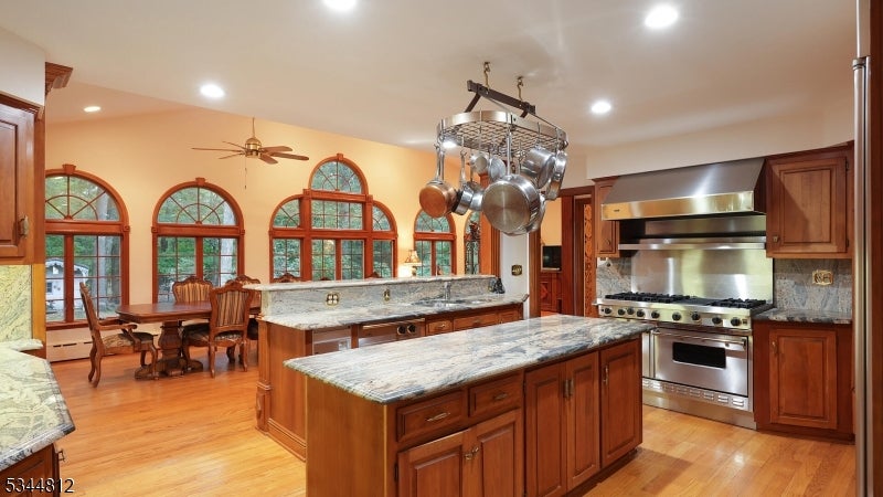 Watchung Boro, New Jersey, 07069, United States, 5 Bedrooms Bedrooms, ,4 BathroomsBathrooms,Residential,Active,1952610