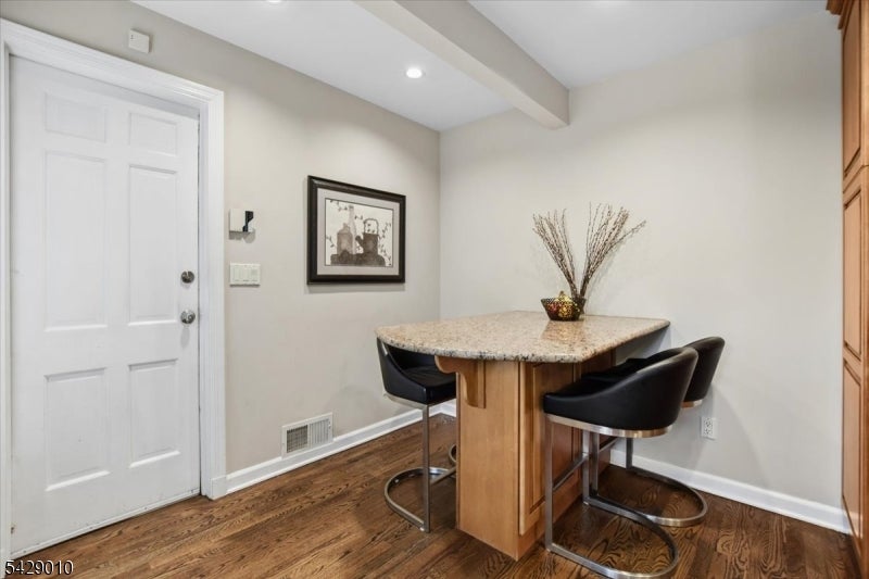 Millburn Twp., New Jersey, 07078, United States, 3 Bedrooms Bedrooms, ,4 BathroomsBathrooms,Residential,Active,2045397