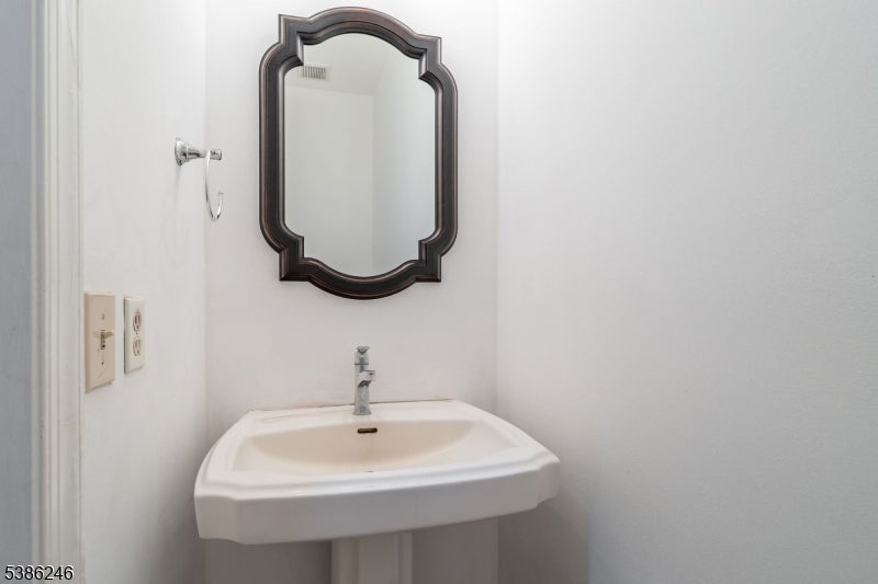 Franklin Twp., New Jersey, 08540, United States, 4 Bedrooms Bedrooms, ,3 BathroomsBathrooms,Residential,Active,1953016