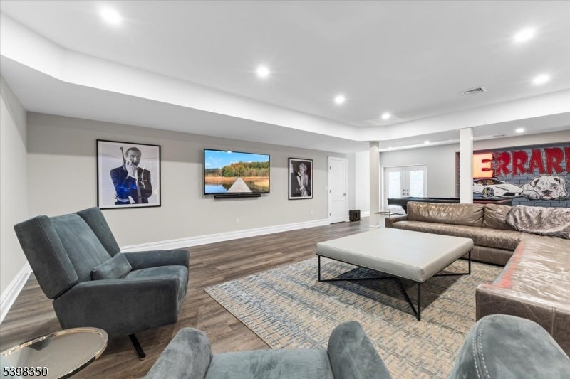 Peapack Gladstone Boro, New Jersey, 07934, United States, 4 Bedrooms Bedrooms, ,5 BathroomsBathrooms,Residential,Active,1996292