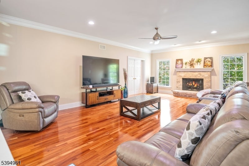 Mount Olive Twp., New Jersey, 07836, United States, 4 Bedrooms Bedrooms, ,4 BathroomsBathrooms,Residential,Active,1989757