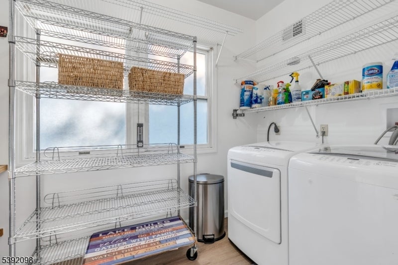 Jefferson Twp., New Jersey, 07849, United States, 4 Bedrooms Bedrooms, ,3 BathroomsBathrooms,Residential,Active,1969683