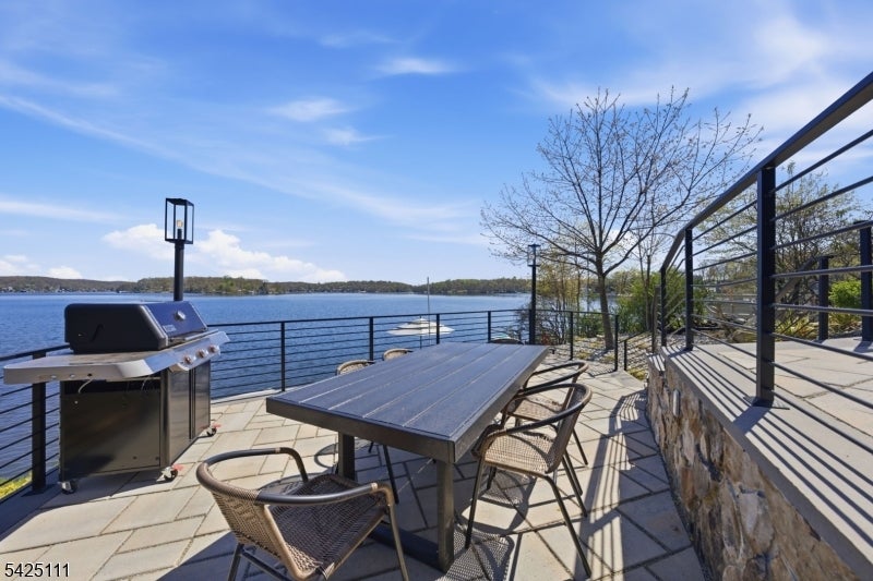 Hopatcong Boro, New Jersey, 07843, United States, 3 Bedrooms Bedrooms, ,4 BathroomsBathrooms,Residential,Active,2043433