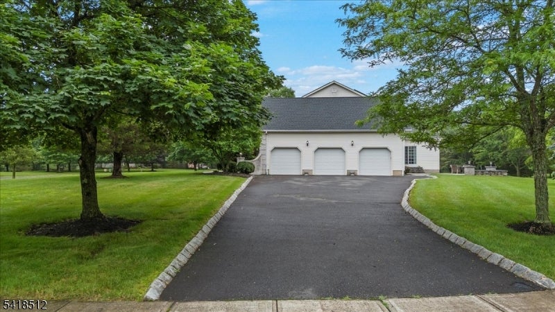 Montgomery Twp., New Jersey, 08502, United States, 5 Bedrooms Bedrooms, ,4 BathroomsBathrooms,Residential,Active,2032939