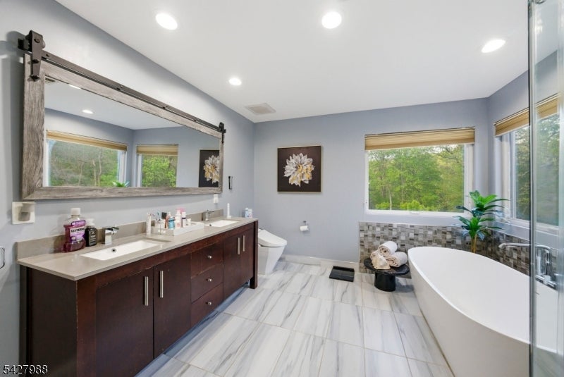 Monroe Twp., New Jersey, 08831, United States, 5 Bedrooms Bedrooms, ,4 BathroomsBathrooms,Residential,Active,2041399